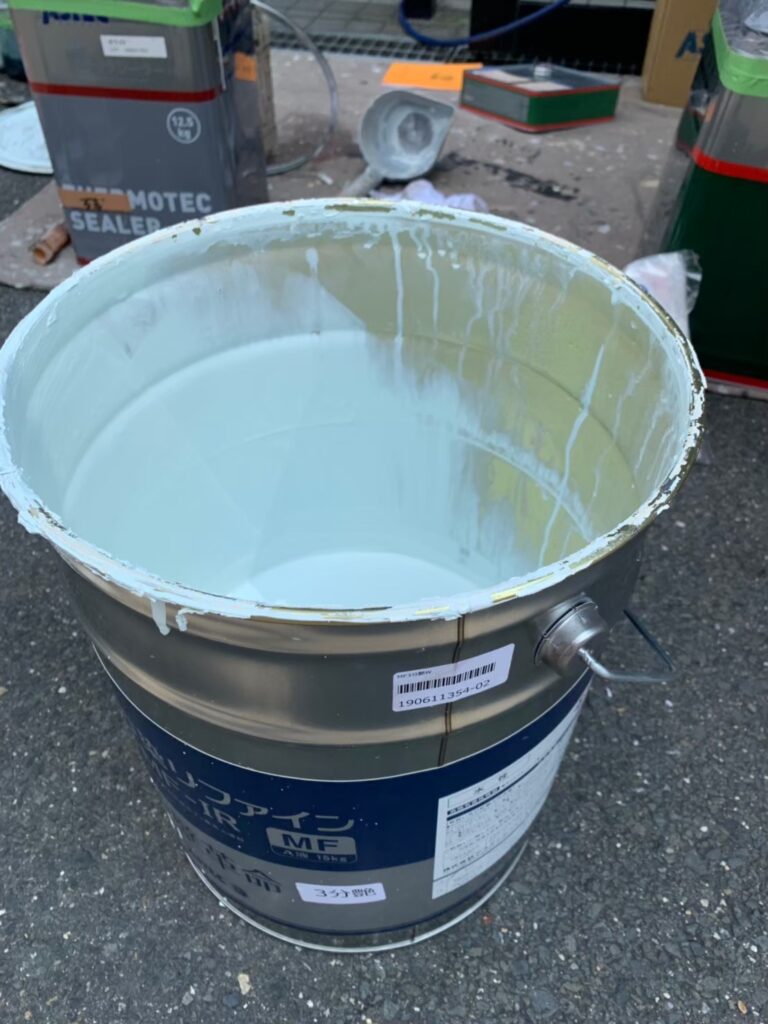 外壁：使用済み塗料缶上塗り材