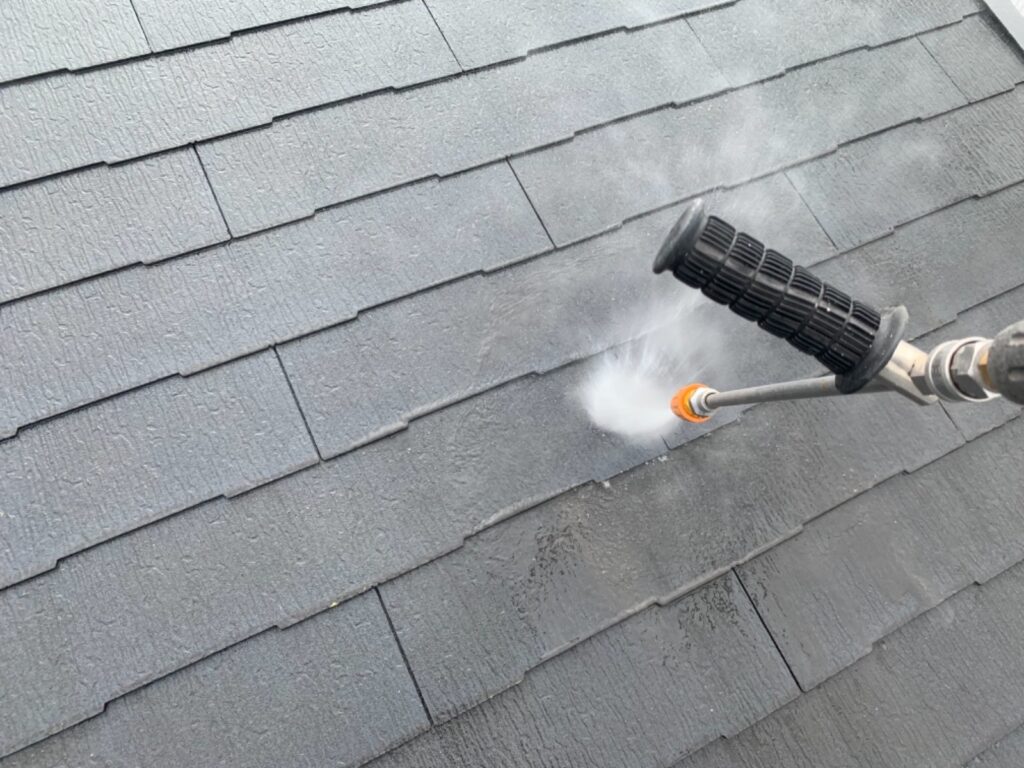 屋根　洗浄手元