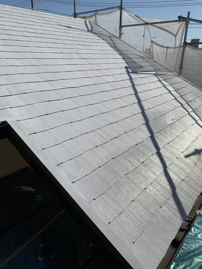 屋根　中塗り完了
